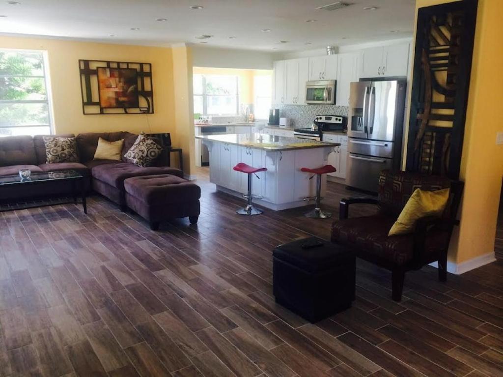 Spacious Beach House Unit,Beautifully Furnished 2 Bed 2Bath./2Min.Walk To Beach Clearwater Beach Bagian luar foto
