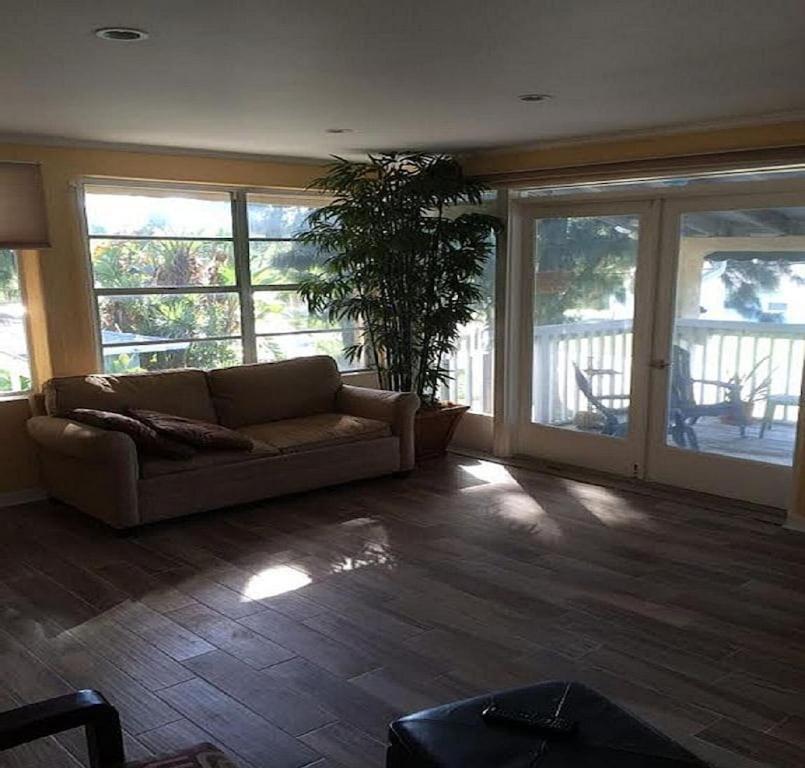 Spacious Beach House Unit,Beautifully Furnished 2 Bed 2Bath./2Min.Walk To Beach Clearwater Beach Bagian luar foto