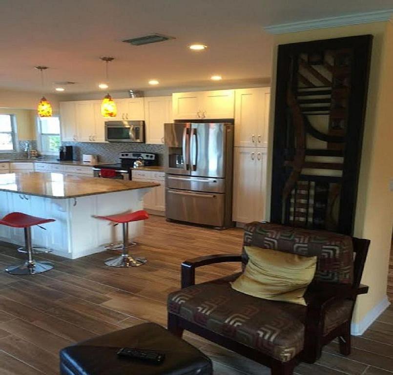 Spacious Beach House Unit,Beautifully Furnished 2 Bed 2Bath./2Min.Walk To Beach Clearwater Beach Bagian luar foto