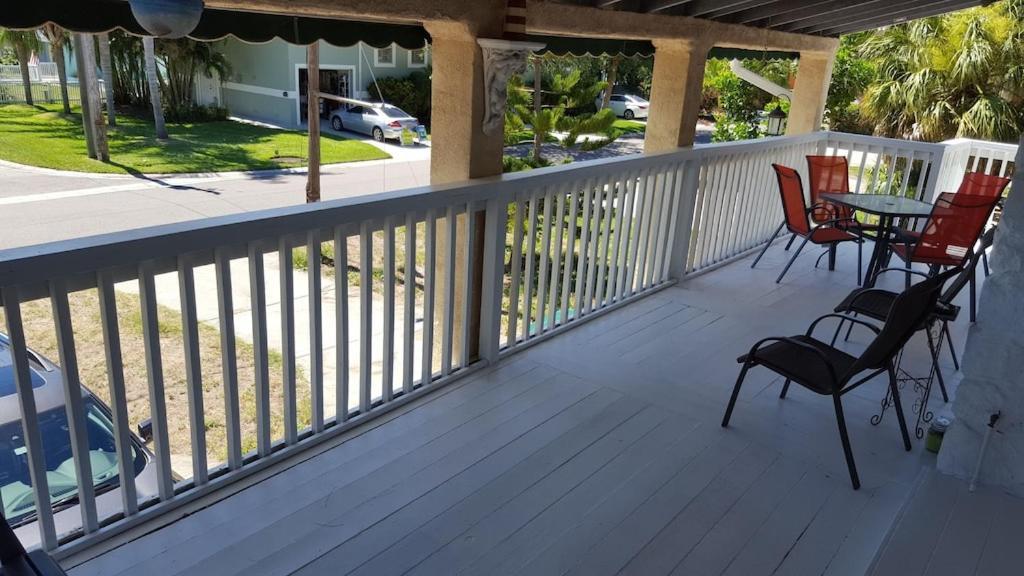 Spacious Beach House Unit,Beautifully Furnished 2 Bed 2Bath./2Min.Walk To Beach Clearwater Beach Bagian luar foto