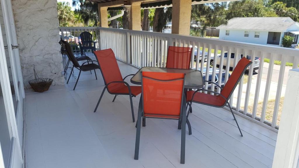 Spacious Beach House Unit,Beautifully Furnished 2 Bed 2Bath./2Min.Walk To Beach Clearwater Beach Bagian luar foto