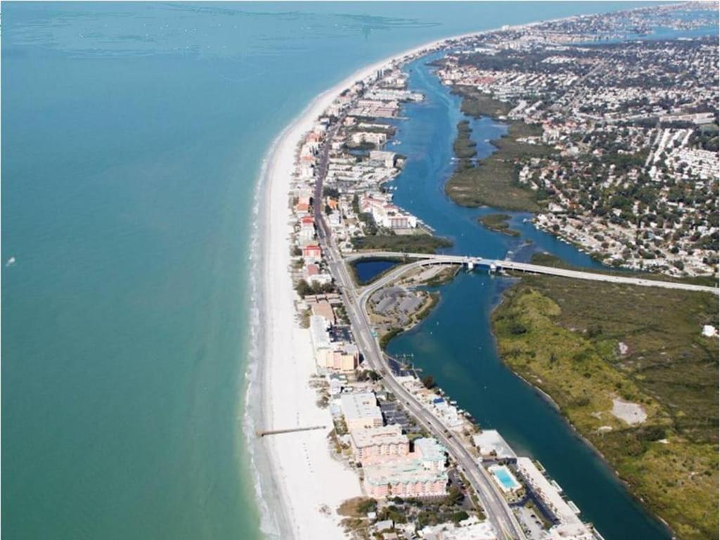 Spacious Beach House Unit,Beautifully Furnished 2 Bed 2Bath./2Min.Walk To Beach Clearwater Beach Bagian luar foto